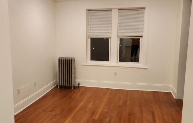 2 beds, 1 bath, $1,800, Unit 106-504