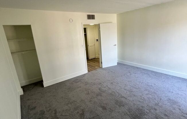 Studio, 1 bath, 400 sqft, $945, Unit 223W