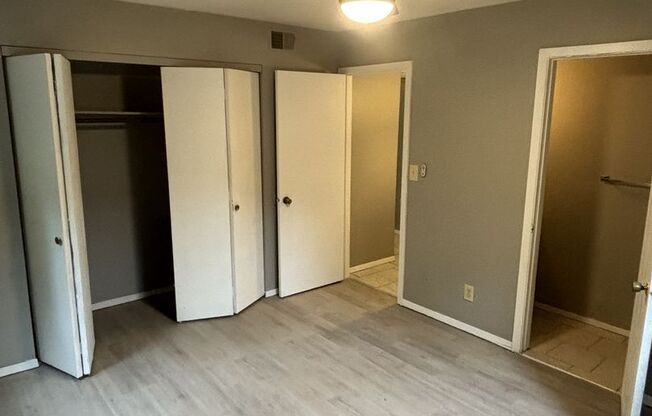 2 beds, 1.5 baths, $950, Unit 8W