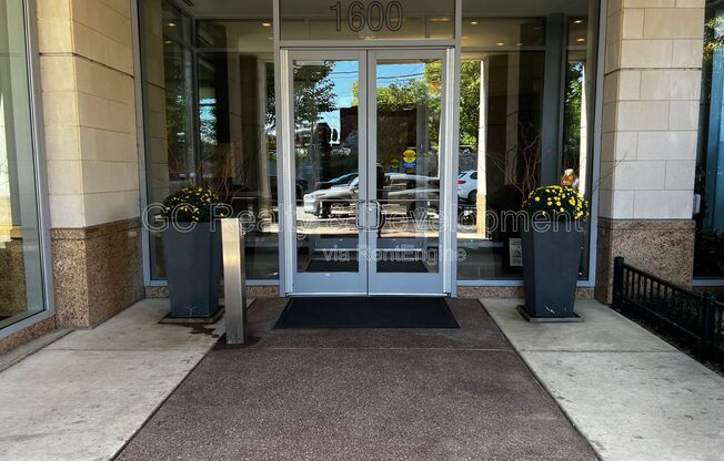 1600 South Prairie Avenue