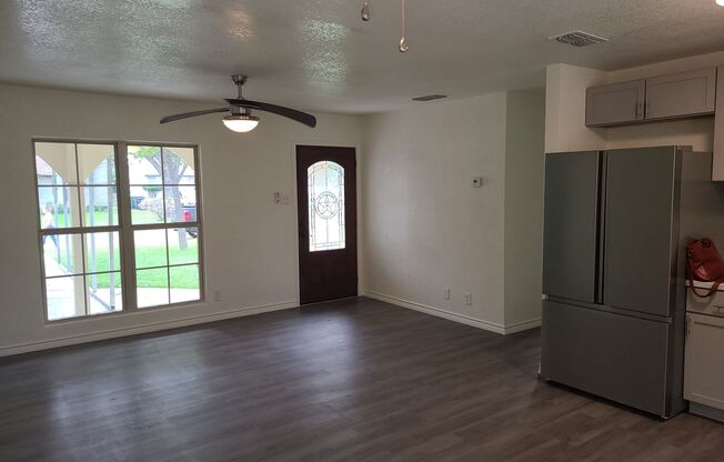4406 Desert View