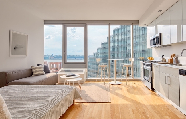 553 W 53 ST