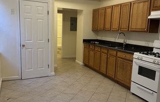 2 beds, 1 bath, 850 sqft, $2,600, Unit 1