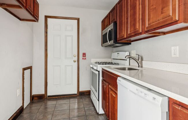 1 bed, 1 bath, 450 sqft, $900, Unit C402