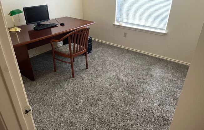 2 beds, 2 baths, 810 sqft, $975, Unit 707