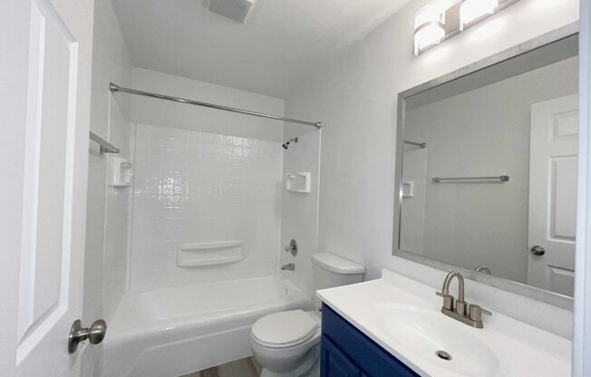 2 beds, 1 bath, 863 sqft, $1,595, Unit B-204