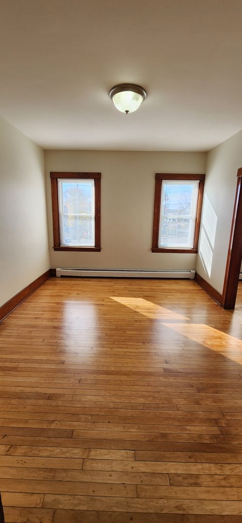 3 beds, 1 bath, $1,600, Unit 1