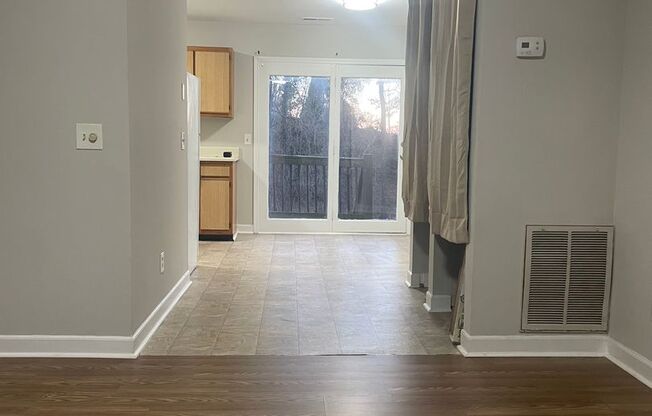 2 beds, 1 bath, $950, Unit C