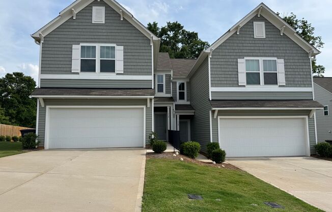 Spacious 3BD/2.5BTH Paired Home minutes from I-77 and I-40 Available NOW
