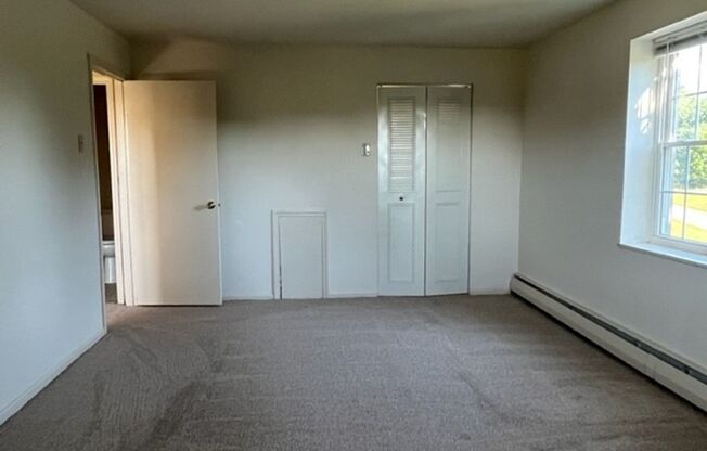 2 beds, 1 bath, 900 sqft, $1,525, Unit 933