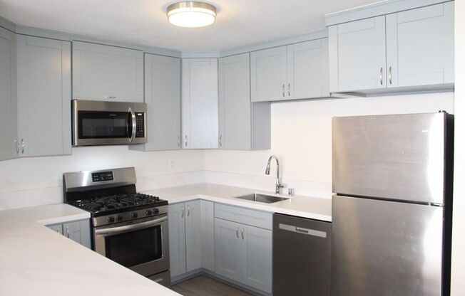 Single story 3 Br/2 Ba - Vine Street