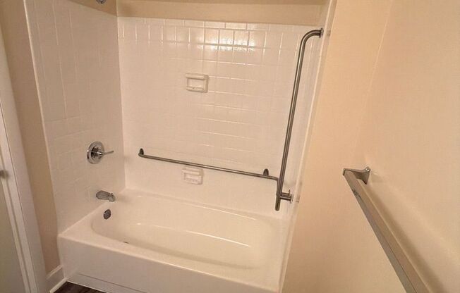 2 beds, 2 baths, 1,000 sqft, $1,990, Unit 14210 #A3