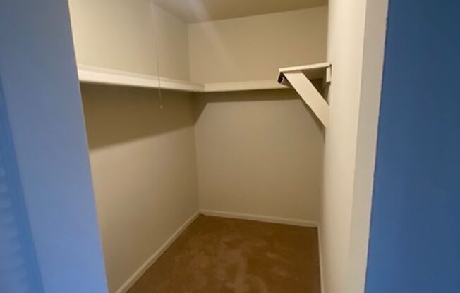 Studio, 1 bath, 375 sqft, $1,025, Unit A09