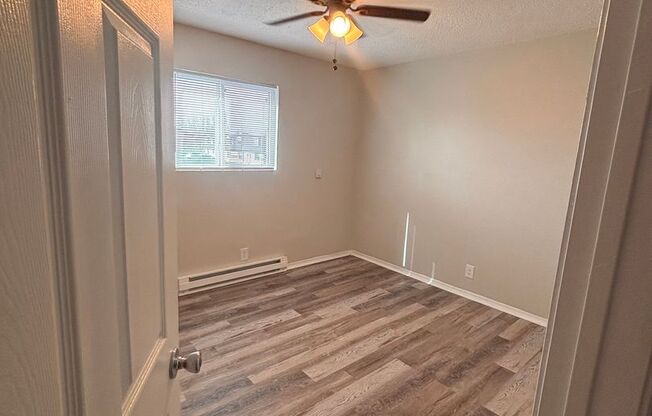 2 beds, 1 bath, 800 sqft, $915, Unit 5917-003