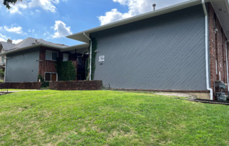 357 363 E 14 AVE