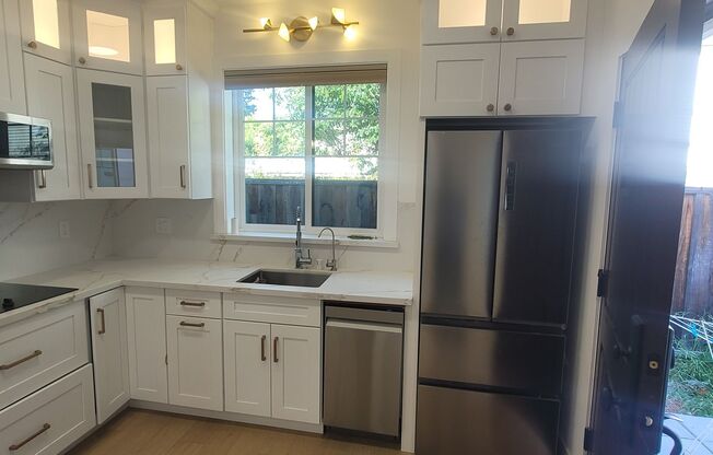 Modern Comfort: Beautiful Two-Bedroom ADU for Rent!