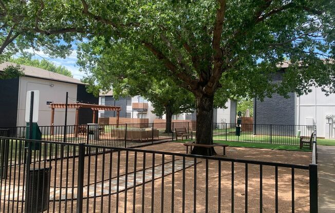 2 beds, 1 bath, 743 sqft, $1,500, Unit 17