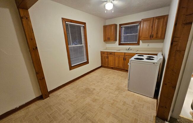 1 bed, 1 bath, $750, Unit upstairs