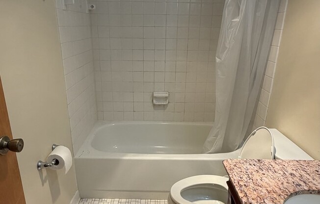2 beds, 2 baths, 900 sqft, $3,300, Unit 3E