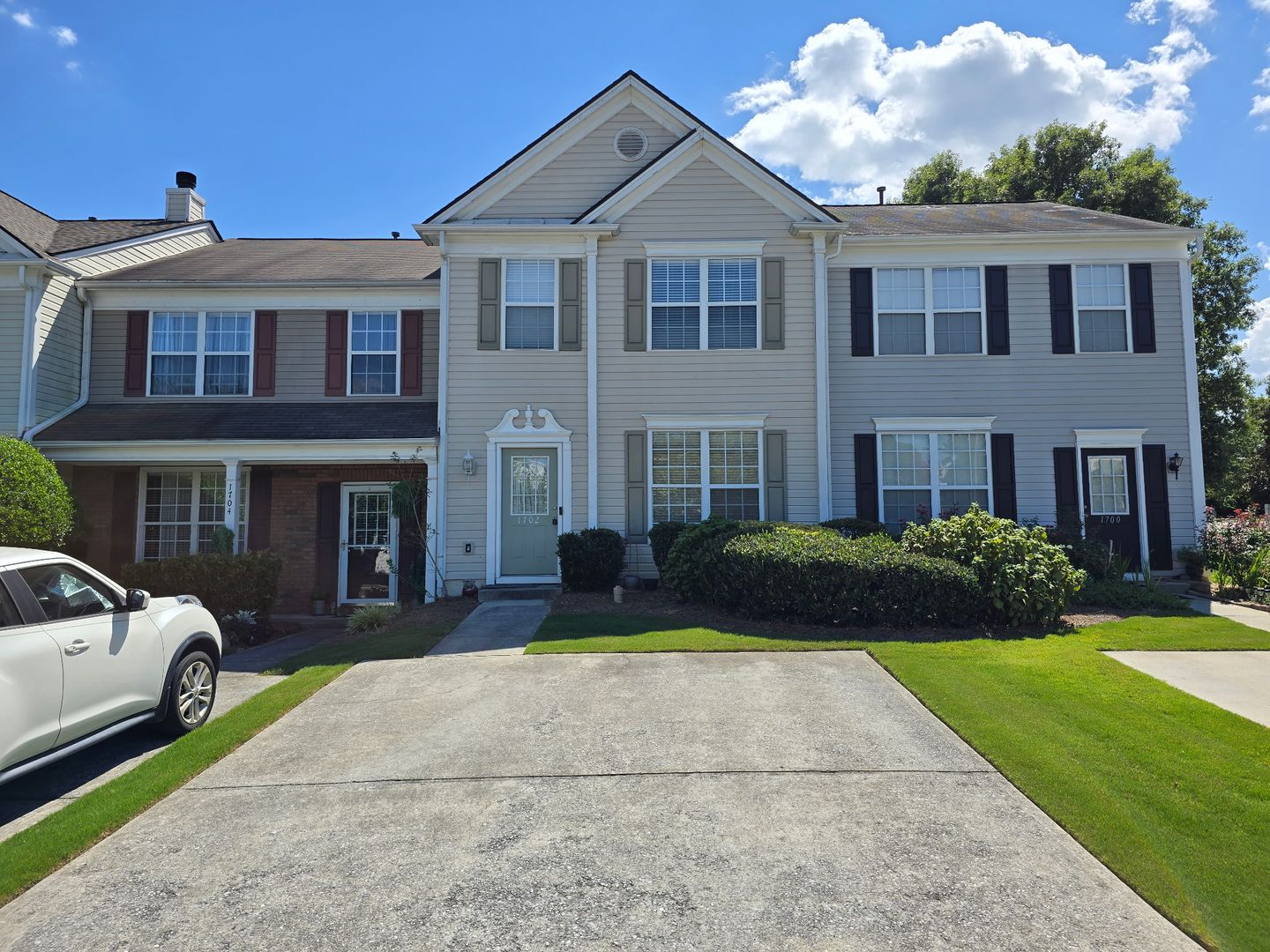 Beautiful 2 bed 2.5 bath Townhome located in Kennesaw
