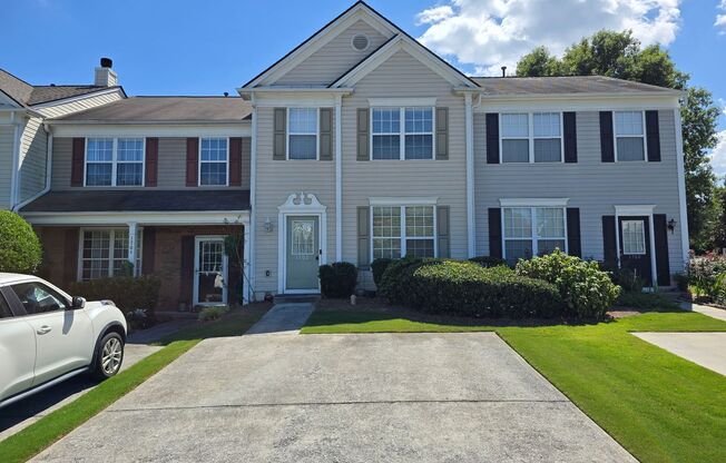 Beautiful 2 bed 2.5 bath Townhome located in Kennesaw