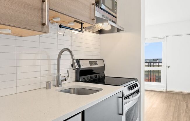 Studio, 1 bath, 355 sqft, $1,325, Unit 405