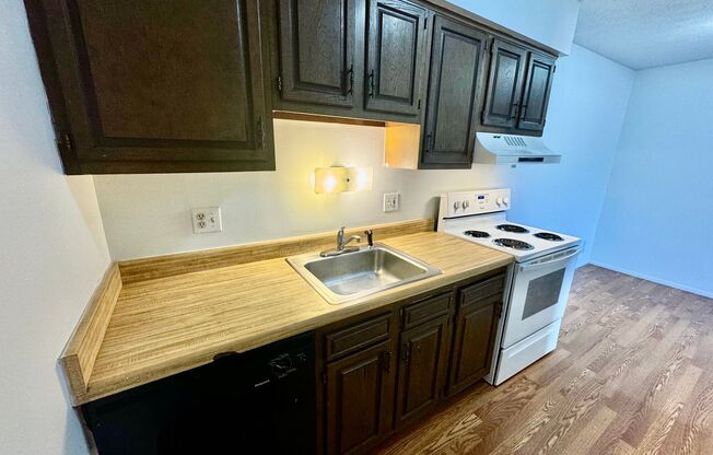 2 beds, 1 bath, 900 sqft, $1,195, Unit #10