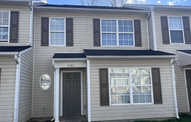 3 Bedroom 3 Bathroom Townhouse!