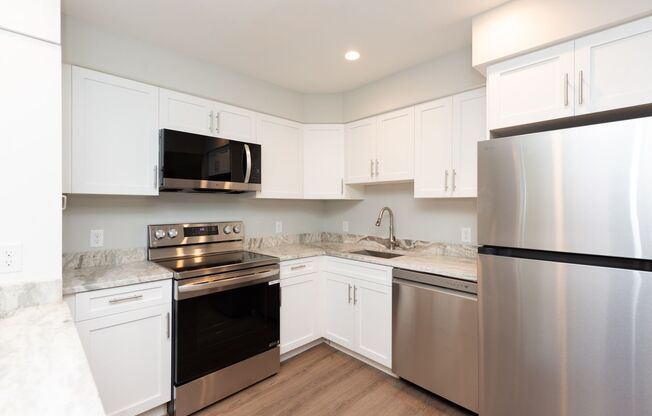 2 beds, 1.5 baths, 1,100 sqft, $2,800, Unit 202E