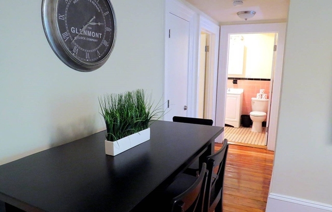 2 beds, 1 bath, 850 sqft, $2,925, Unit 4