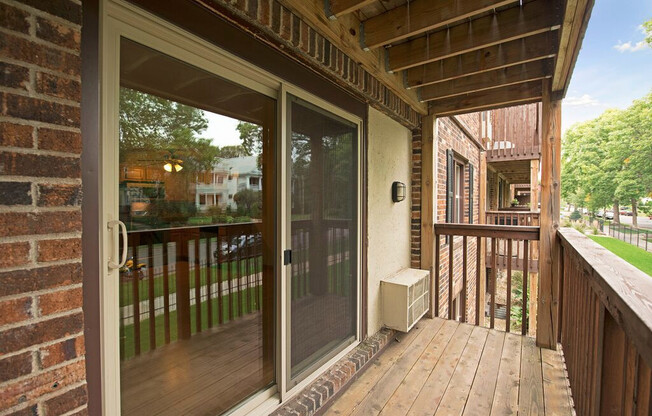 1 bed, 1 bath, 605 sqft, $1,125, Unit 220r
