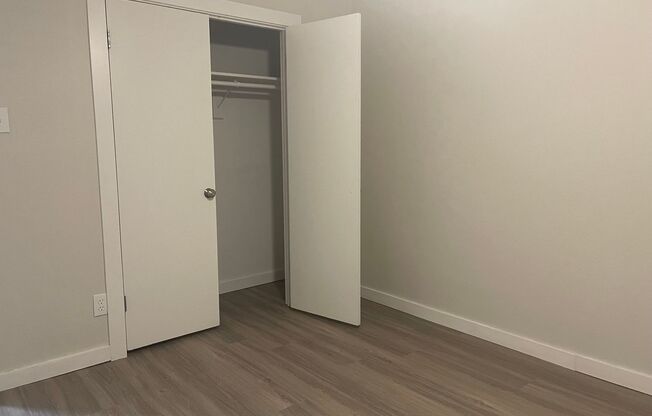 2 beds, 1 bath, 900 sqft, $1,550, Unit LAW7-112