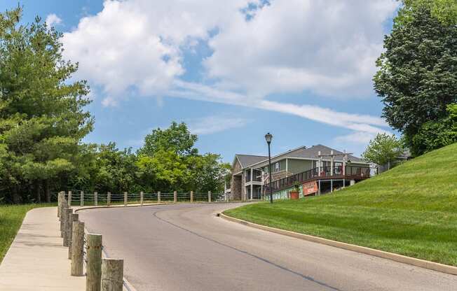 Exterior Landscape at Hilltop Apartments, Ohio