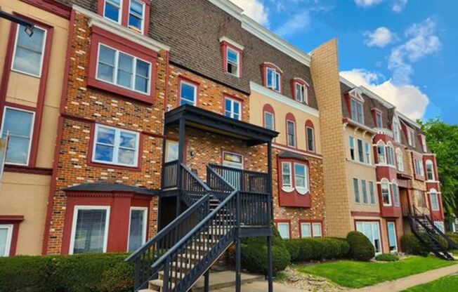 3 beds, 1 bath, $849, Unit Unit #5