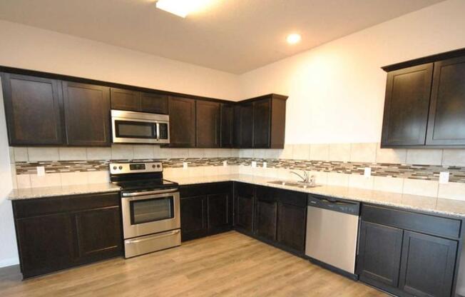 3 beds, 2 baths, $2,000, Unit 704