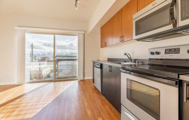 stainless steel appliances in the kitchen,