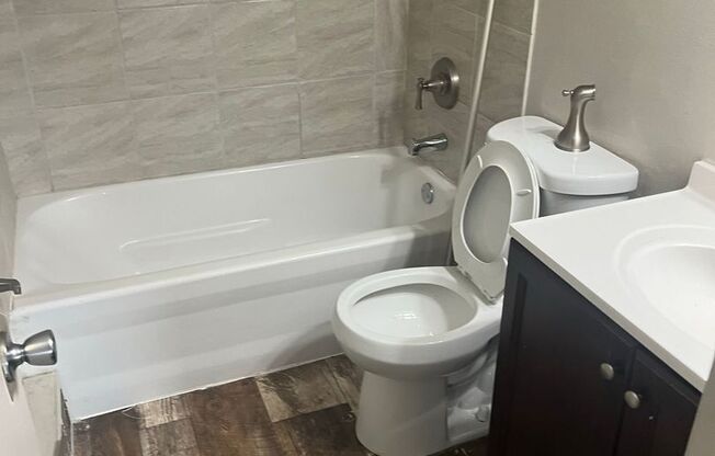 2 beds, 1 bath, 750 sqft, $775, Unit Unit 05