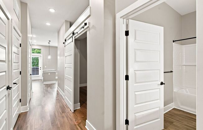 Studio, 1 bath, 640 sqft, $1,399, Unit 421 S2