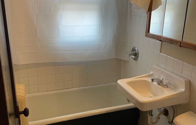 1 bed, 1 bath, 600 sqft, $999, Unit 205