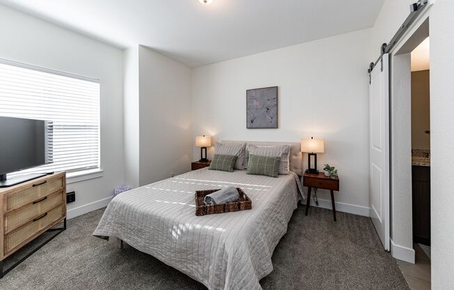 2 beds, 2 baths, 855 sqft, $1,795, Unit 5661 #203 Silverstone