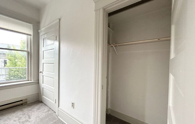 clint26 [Waverly Crt]