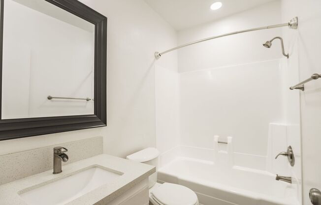 1 bed, 1 bath, 695 sqft, $1,848, Unit 215