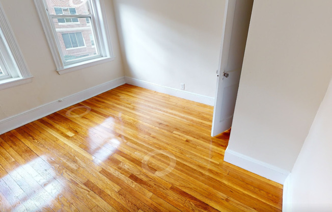 Charming 2.5 Bedroom-No Broker Fee