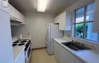 2 beds, 1 bath, $2,300