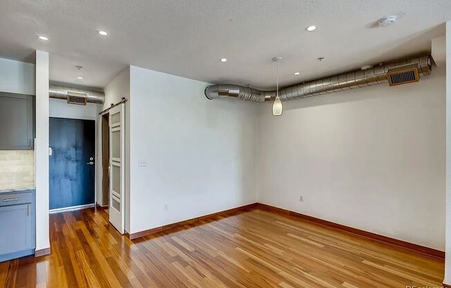 Top Level One Bedroom Condo in Rhino