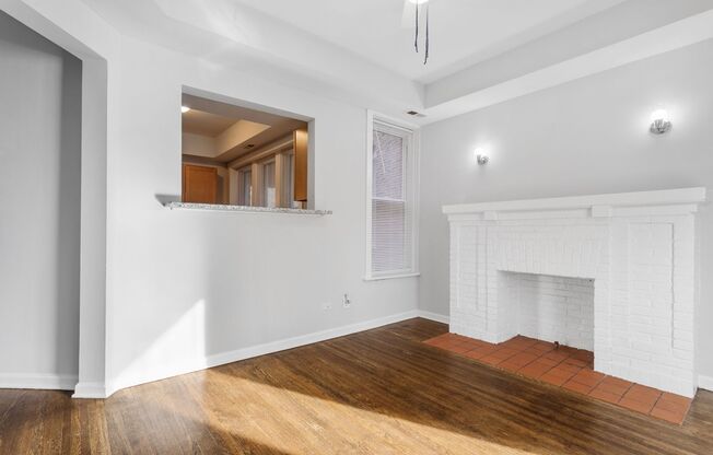 3 beds, 1 bath, 632 sqft, $2,350, Unit 1460-209