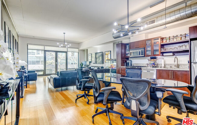 1111 S Grand Ave