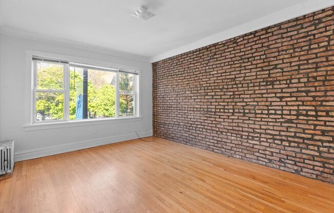 2453 N CLARK