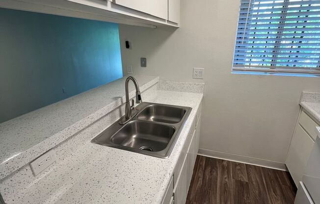 1 bed, 1 bath, 700 sqft, $1,995