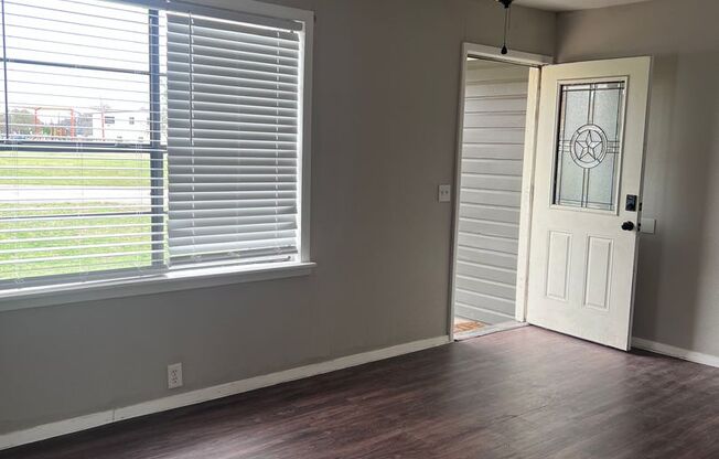 3 Bedroom Charmer in the Heart of Burleson – Walk to Downtown!